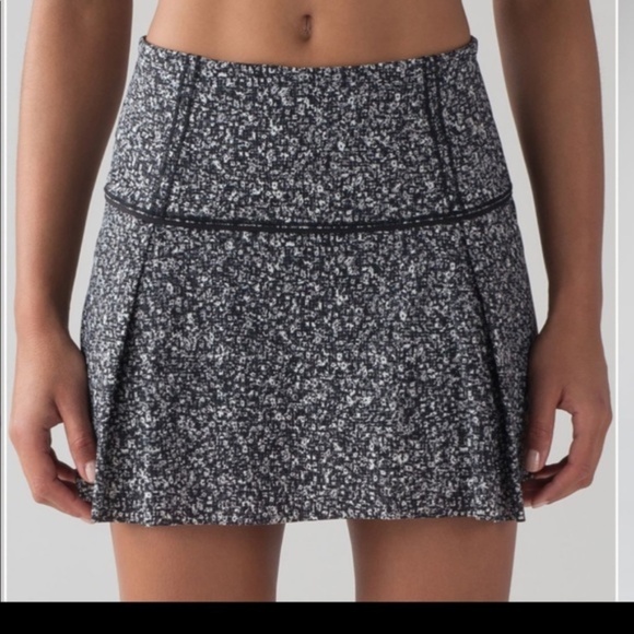 Lululemon Lost In Pace Skirt Regular 13" Daisy Dust Alpine White Black SZ 6 - Picture 7 of 9
